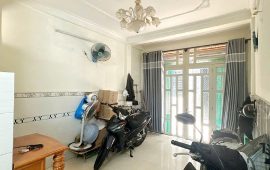 Nhà 2 lầu + sân thượng hẻm Đoàn Văn Bơ – Phường Xóm Chiếu, giá chỉ 3.5 tỷ